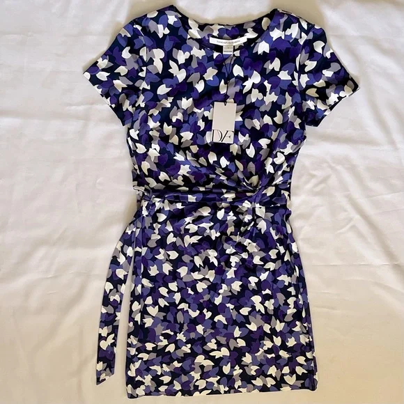 Diane Von Furstenberg Dresses | Diane Von Furstenburg Zoe Dress Leaf Dance Large Blue Orchid Size 4. Nwt. | Color: Purple/White | Size: 4 | Dinky0828' Diane Von Furstenberg Dresses | Diane Von Furstenburg Zoe Dress Leaf Dance Large Blue Orchid Size 4. Nwt. | Color: Purple/White | Size: 4 | Dinky0828'